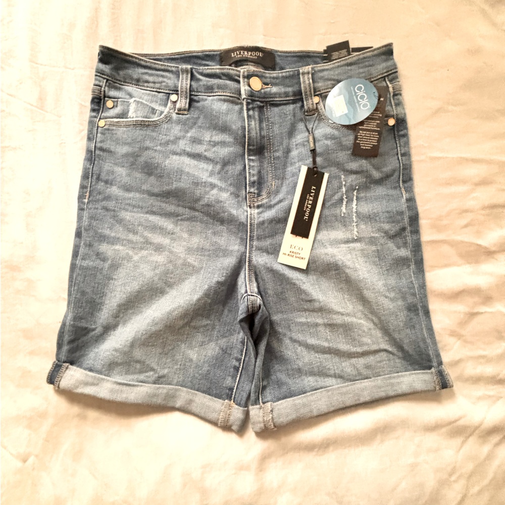 NWT Liverpool High Waisted Kristy Denim Short | Size 6